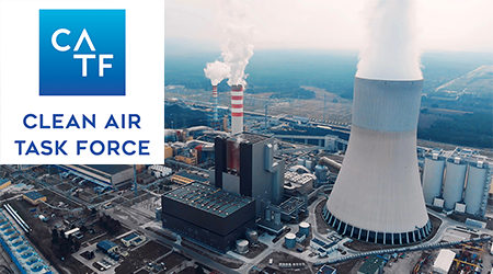 Usines émettant des émissions de carbone par leurs cheminées.