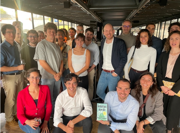 Photos de groupe. sortie du livre "Ambition Morale" de Rutger Bregman - avec Rutger Bregman, Aude Favre, Félix Tabari, Romain Barbe et Ombline Planes.
